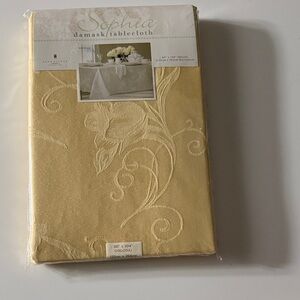 Sophia Damask champagne Tablecloth - Elegant Home Dining Linen